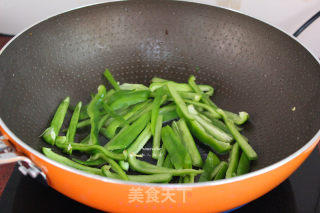 青椒炒香干的做法步骤：4