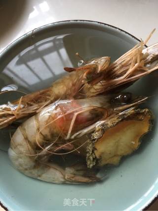 一品海鲜锅的做法步骤：1