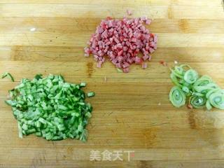 鸡蛋炒饭的做法步骤：1