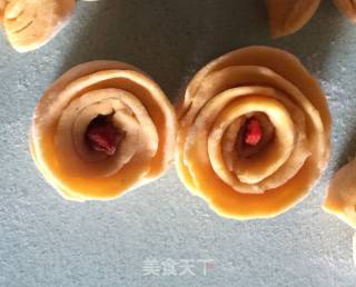 蝶恋花-南瓜花卷的做法步骤：10
