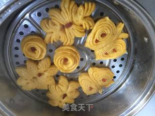 蝶恋花-南瓜花卷的做法步骤：13