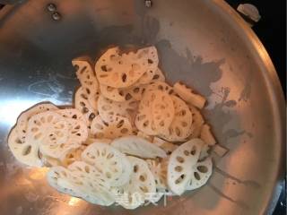 糖醋藕片的做法步骤：3