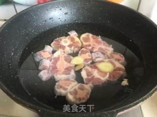 土豆炖牛尾的做法步骤：3