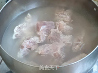 酱大骨炖粉条的做法步骤：3