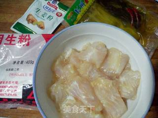 酸菜炖巴沙鱼的做法步骤：1
