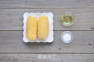 吃腻了烤肉可以试试烤玉米的做法步骤：1