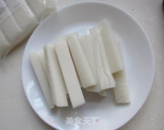 麻辣砂锅年糕的做法步骤：1