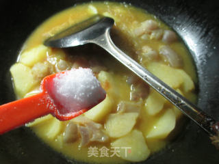 牛筋粉丝煮土豆的做法步骤：6