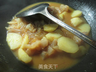 牛筋粉丝煮土豆的做法步骤：7