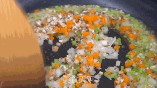鸡翅包饭的做法步骤：2