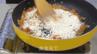 西班牙海鲜墨鱼饭的做法步骤：2
