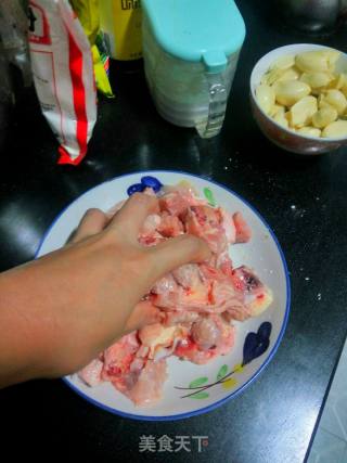 菜籽油炒鸡腿丁的做法步骤：4
