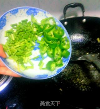 菜籽油炒鸡腿丁的做法步骤：10