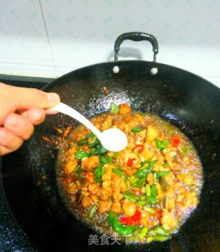 菜籽油炒鸡腿丁的做法步骤：14