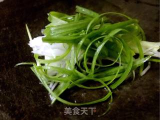豆酱蒸花斑鱼的做法步骤：3