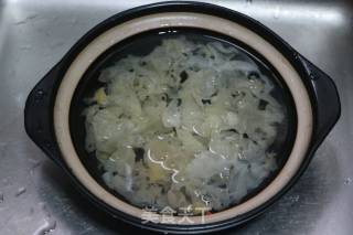 鸡蛋红枣银耳羹的做法步骤：1