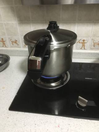 连藕排骨汤的做法步骤：3