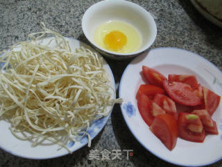 番茄鸡蛋汤面的做法步骤：1