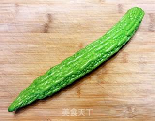 蜂蜜苦瓜汁的做法步骤：1
