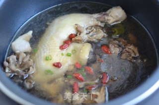 灰树花炖鸡汤的做法步骤：7