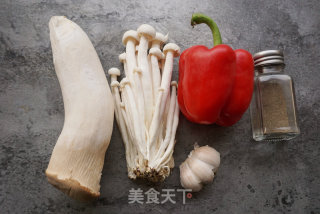 黑胡椒炒菇的做法步骤：1