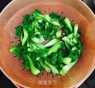 香菇炒青菜的做法步骤：2