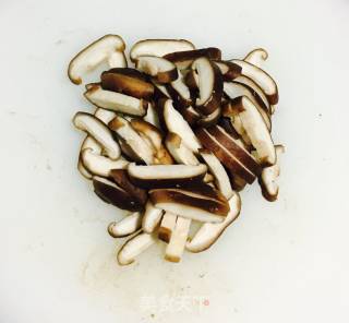 香菇炒青菜的做法步骤：4