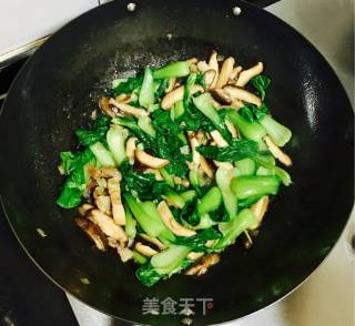 香菇炒青菜的做法步骤：10