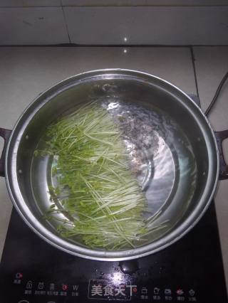 凉拌豌豆苗的做法步骤：2
