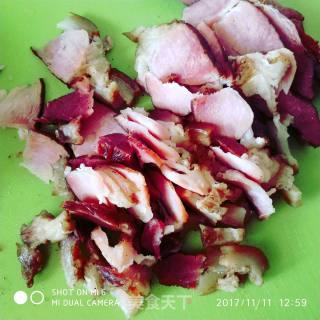 小白菜炒腊肉的做法步骤：2