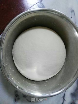 小白兔豆沙包的做法步骤：1