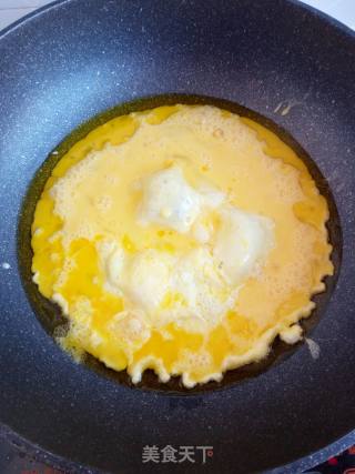 黄豆酱炒鸡蛋的做法步骤：2