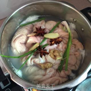 “炖菜”干锅肥肠煲的做法步骤：3