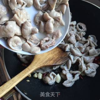 “炖菜”干锅肥肠煲的做法步骤：7
