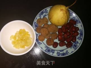 红枣桂圆雪梨甜汤的做法步骤：1