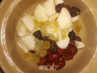 红枣桂圆雪梨甜汤的做法步骤：3