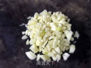 油渣蒜蓉炒菜心的做法步骤：2