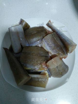 箭头鱼炖萝卜豆腐的做法步骤：2
