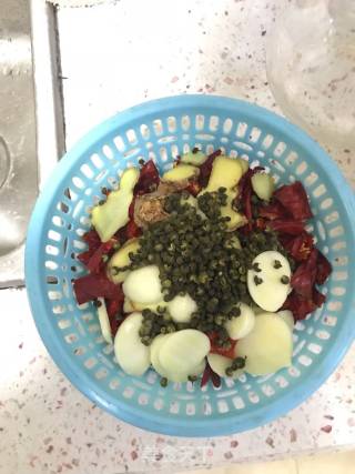 干煸兔的做法步骤：1