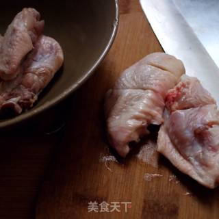 炸鸡翅的做法步骤：1