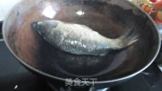 鲫鱼炖豆腐的做法步骤：3