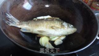 鲫鱼炖豆腐的做法步骤：4