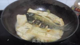 鲫鱼炖豆腐的做法步骤：7