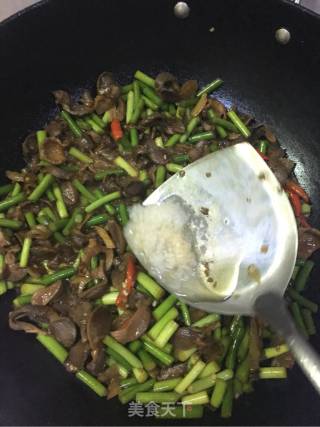 蒜苔鸭胗的做法步骤：7