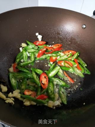 青椒炒鸡蛋的做法步骤：6