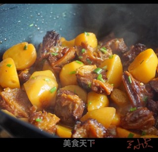超下饭的土豆炖牛腩的做法步骤：5