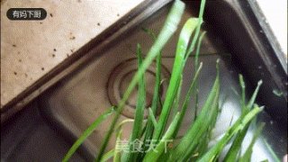 韭菜盒子的做法步骤：1