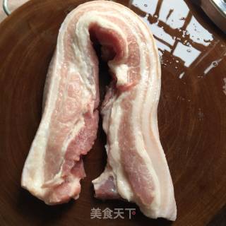 “炖菜”糯米酒红烧肉的做法步骤：1
