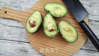 牛油果奶昔的做法步骤：2