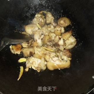 卤猪脚的做法步骤：4